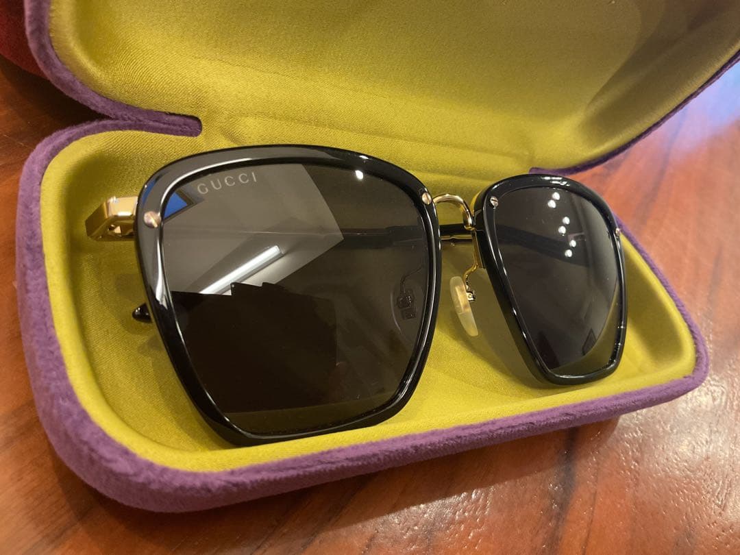 【ティト】GUCCI サングラス 黒 レンズ 専用ケース付き