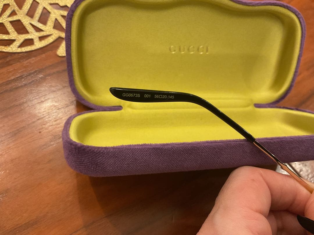 【ティト】GUCCI サングラス 黒 レンズ 専用ケース付き