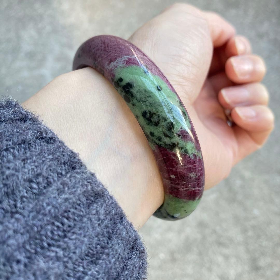 ルビー　天然石くりぬきバングル　約　内径直径57.5センチ　 くりぬき