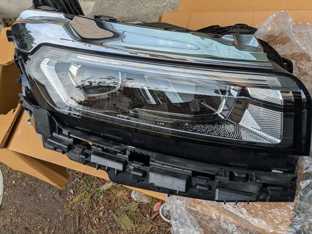 Jeep コマンダー（２代目） （2023年式）右ヘッドライト