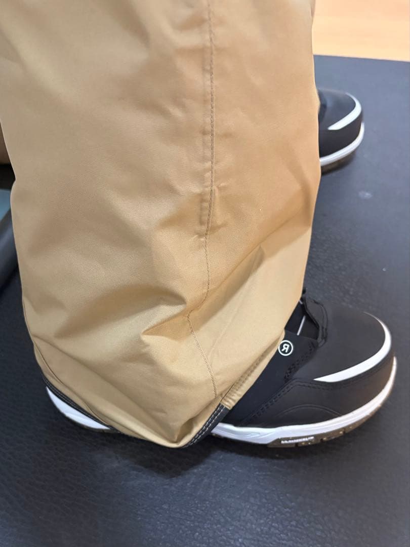 VOLCOM GORE-TEX スノーボードパンツ ベージュ　レディース