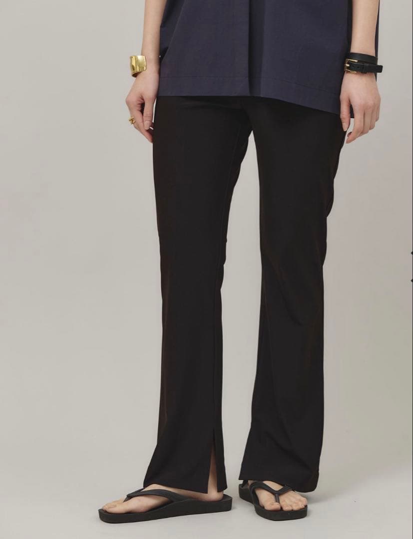 新品　カレンソロジー　ハイテンションフレアパンツ　黒