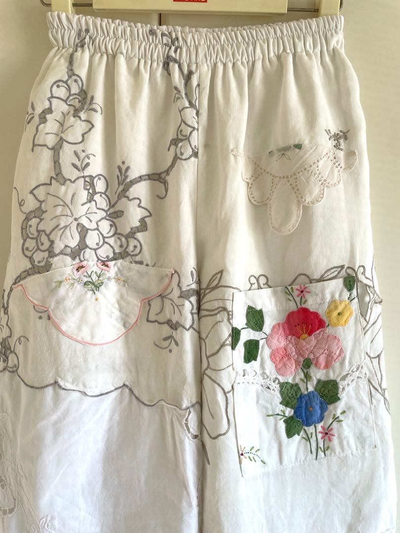 【新品】ヴンテージクロスリメイクパンツ　パッチワークパンツ　全裏地付き　ピンク花