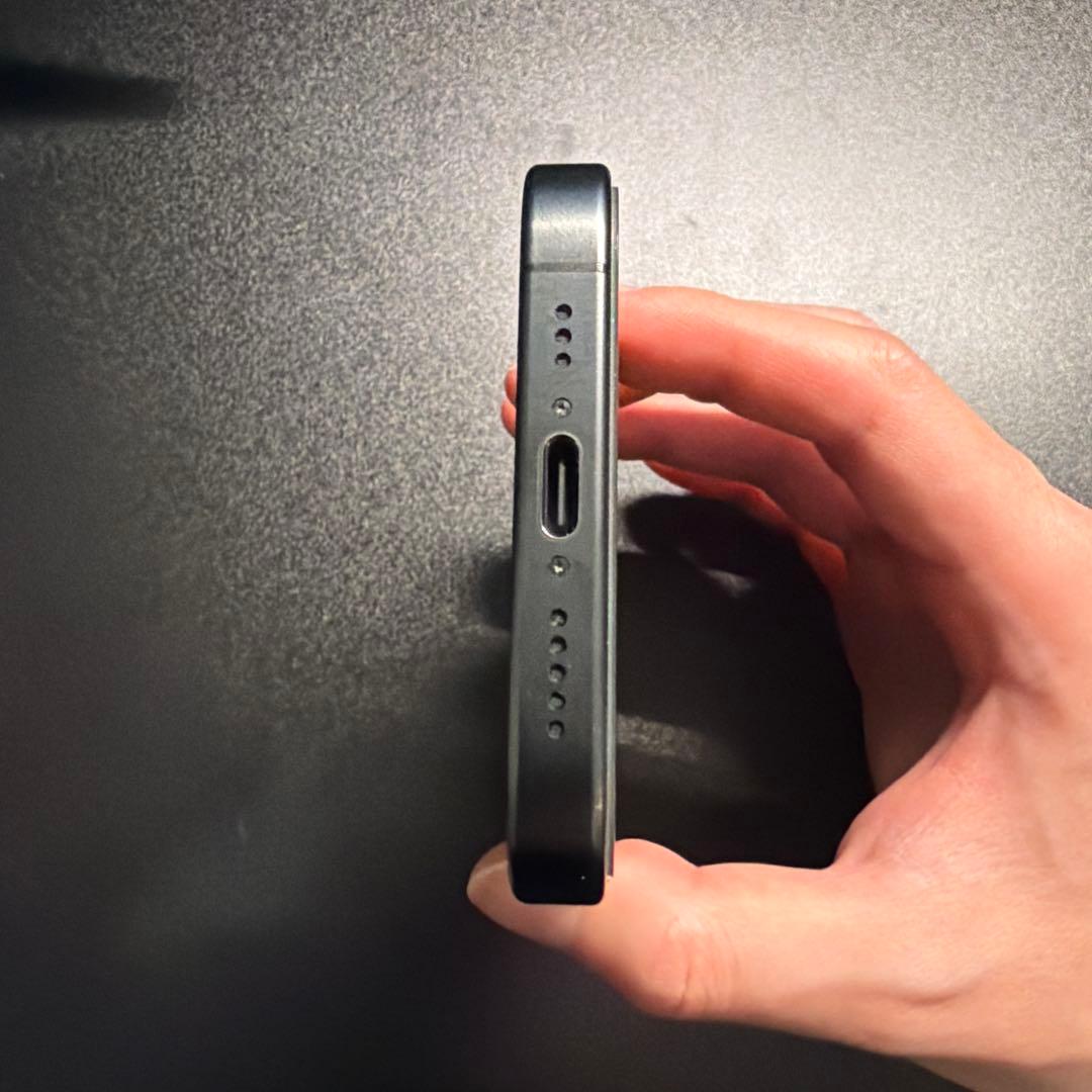 iPhone 15Pro 128GB ブラックチタニウム本体　SIMフリー