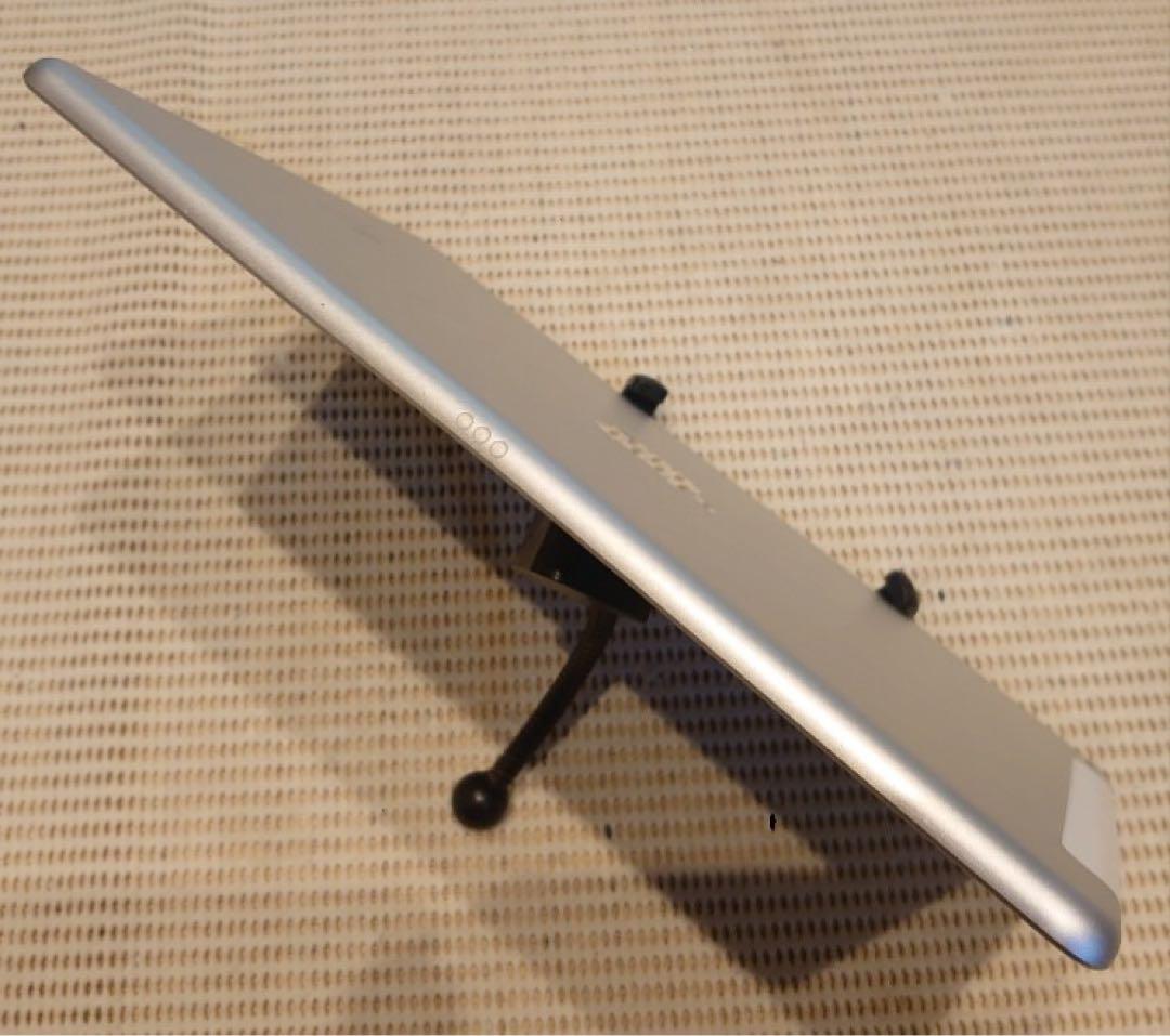 4FEMD動作品SIMフリーiPad第7世代本体32GB送料込ジャンク品