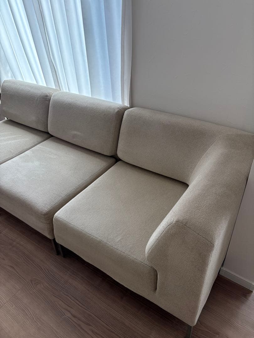 ソファ(写真左)［Bo Concept/ The Conran Shop］