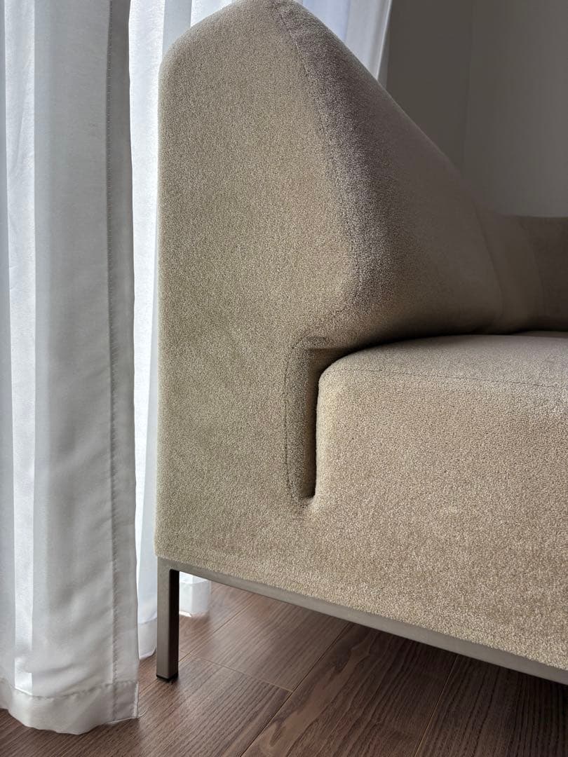 ソファ(写真左)［Bo Concept/ The Conran Shop］