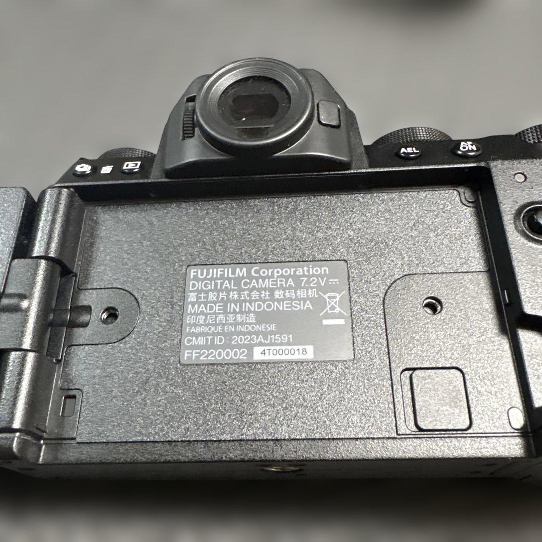 FUJIFILM X-S20 ボディ単体 ( 付属品すべて揃っています )