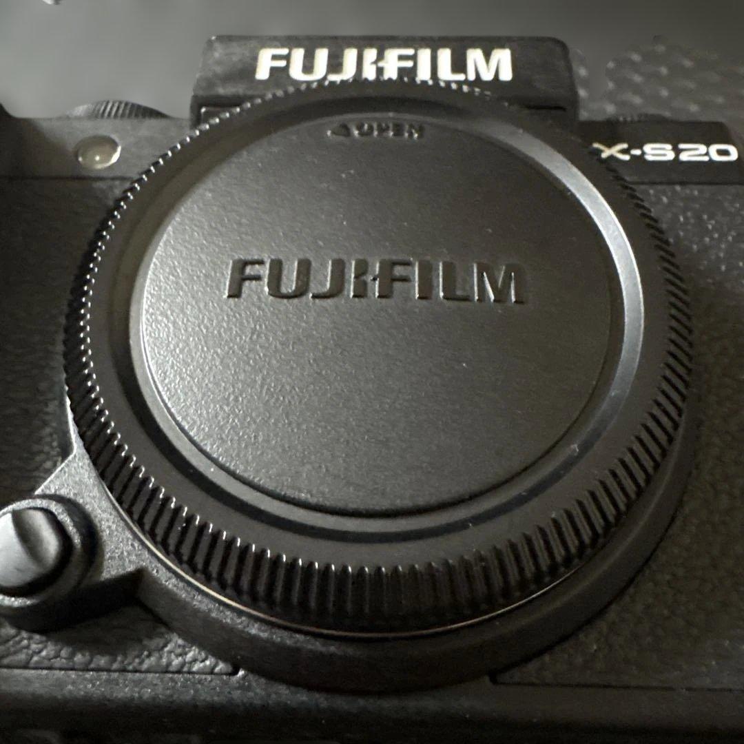 FUJIFILM X-S20 ボディ単体 ( 付属品すべて揃っています )