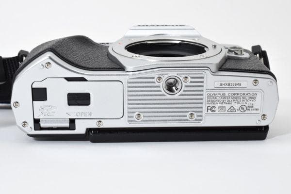 【ほぼ新品】OLYMPUS OM-D E-M10 III ダブルズームキット