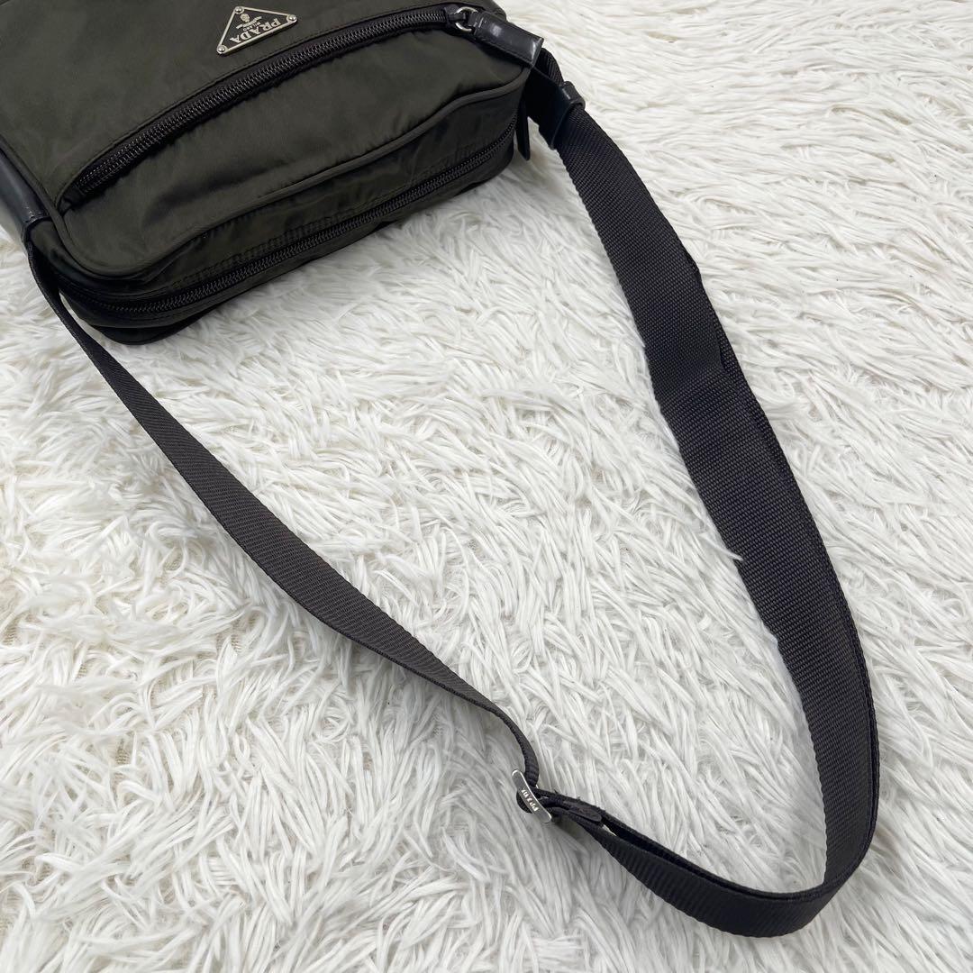 【✨美品✨】プラダ カメラバッグ 三角ロゴ ナイロン カーキ ギャランティ付き