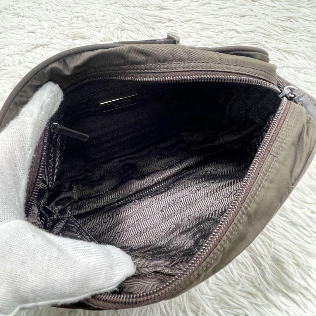 【✨美品✨】プラダ カメラバッグ 三角ロゴ ナイロン カーキ ギャランティ付き