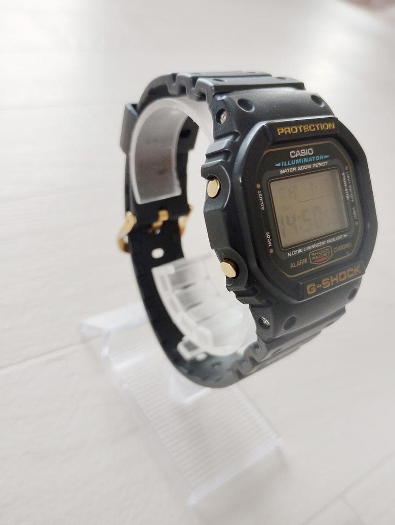 CASIO G-SHOCK DW-5600E ゴールド液晶 デジタル腕時計