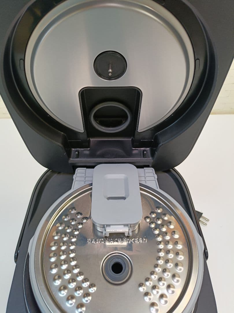 東芝 TOSHIBA IH炊飯ジャー 5.5合炊き RC-10BHW 24年製