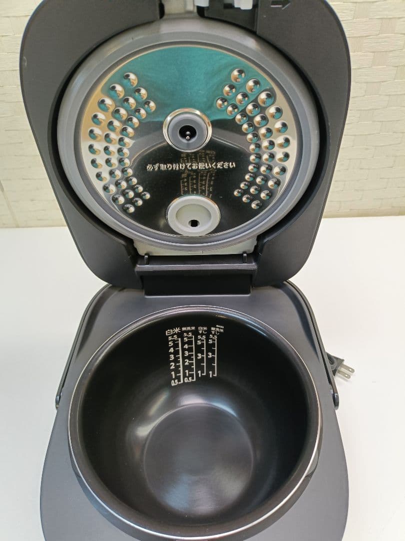 東芝 TOSHIBA IH炊飯ジャー 5.5合炊き RC-10BHW 24年製