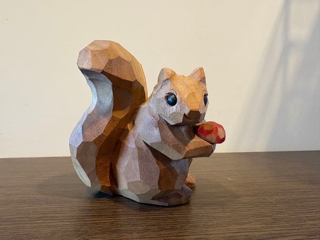 井波彫刻 木彫り置物 リスとキノコ 一点物 手彫り作品 約10cm