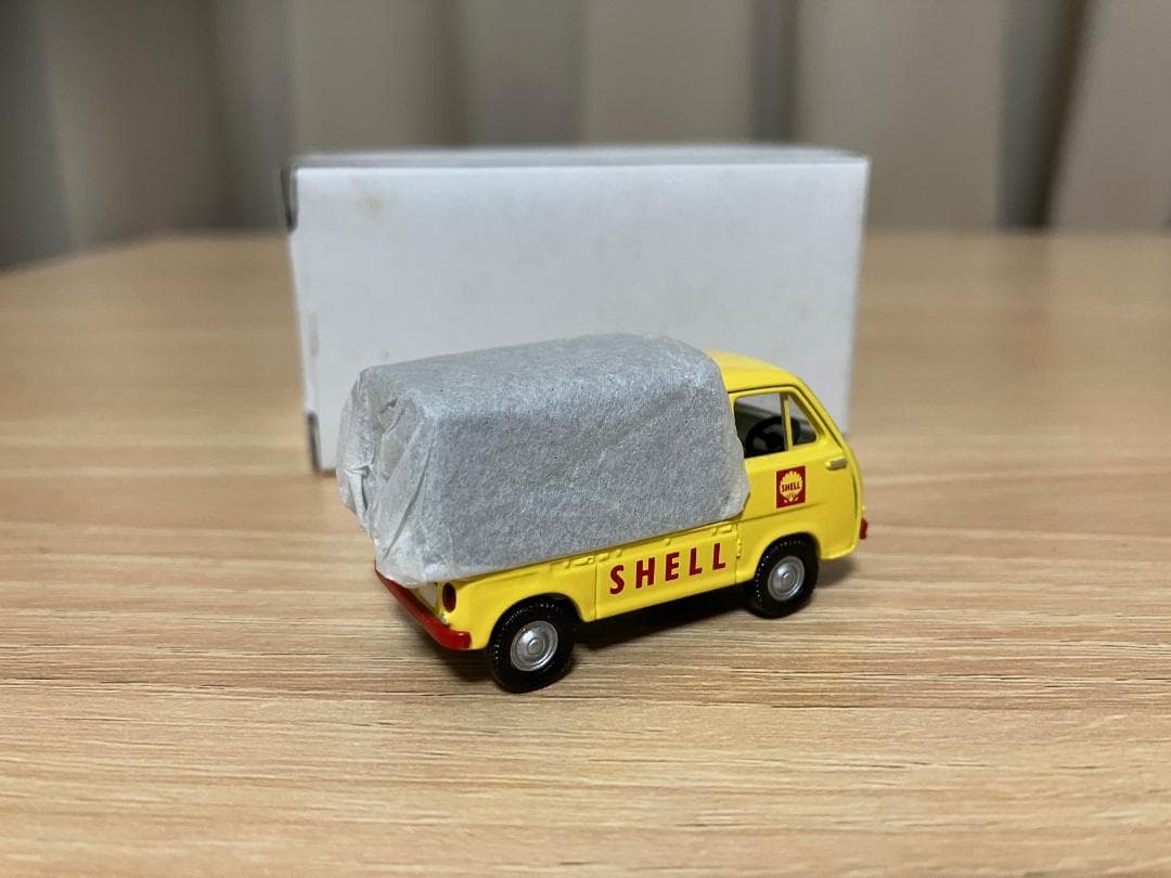 トミカラマヴィンテージ　ガソリンスタンドシェル付属　スバルサンバートラック