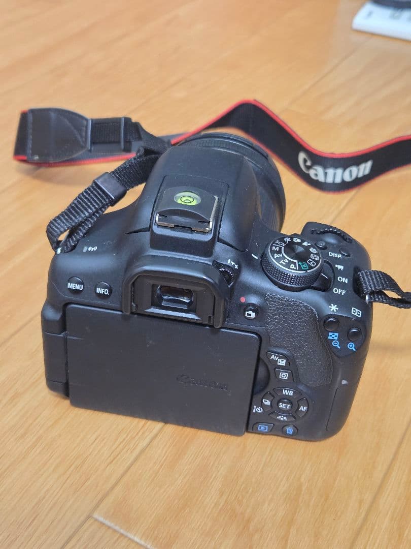 Canon EOS Kiss X8i デジタル一眼レフカメラ