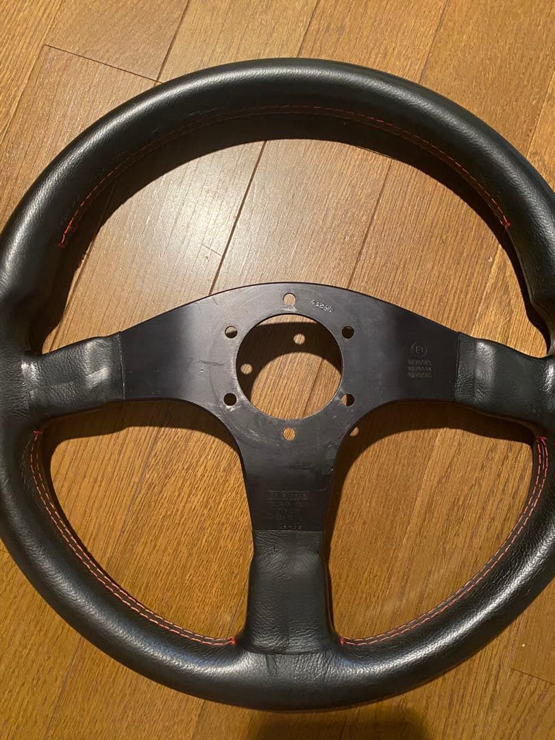 momo corse 35パイ　ステアリング