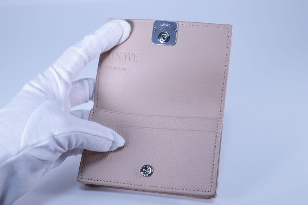 LOEWE レザー名刺入れ ロゴ付き