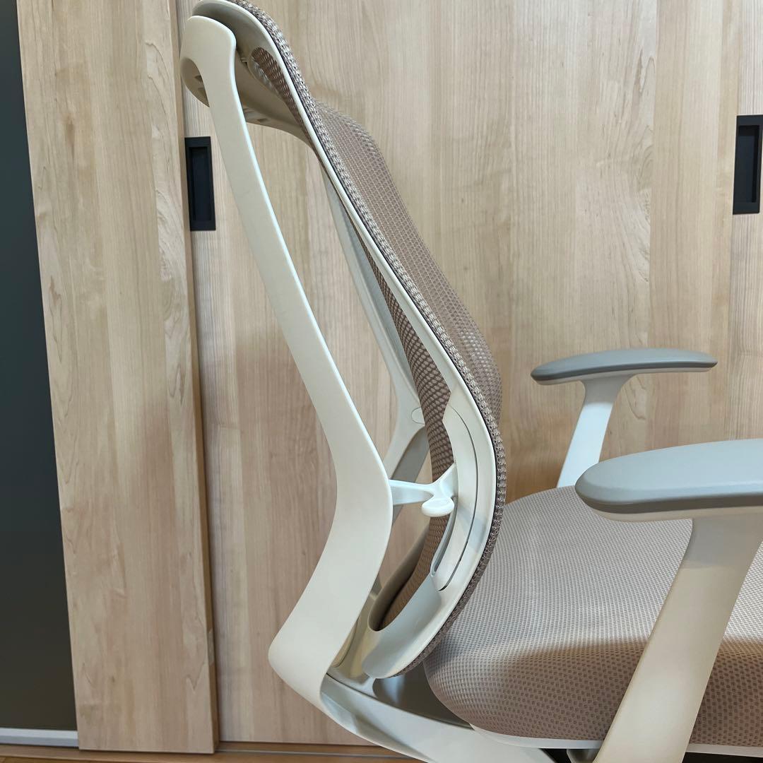 【美品】2021年製　オカムラ シルフィー ハイバック 可動肘 ライトグレー