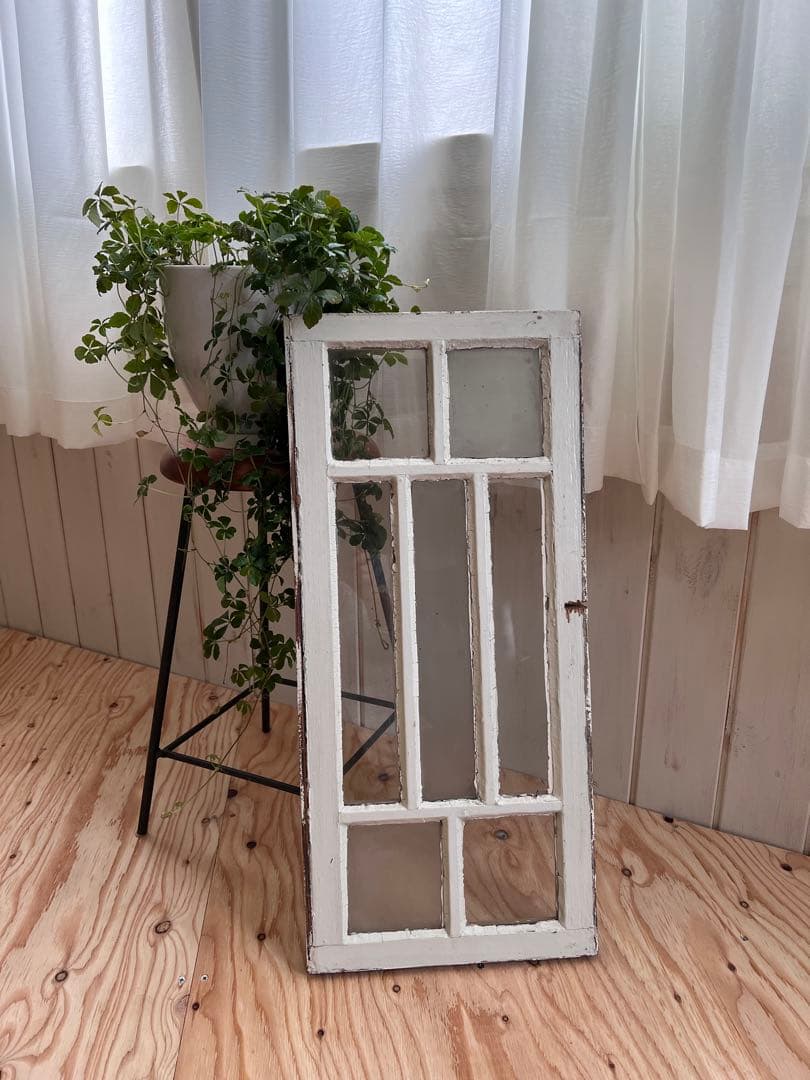 アンティークの窓(ガラス入り)