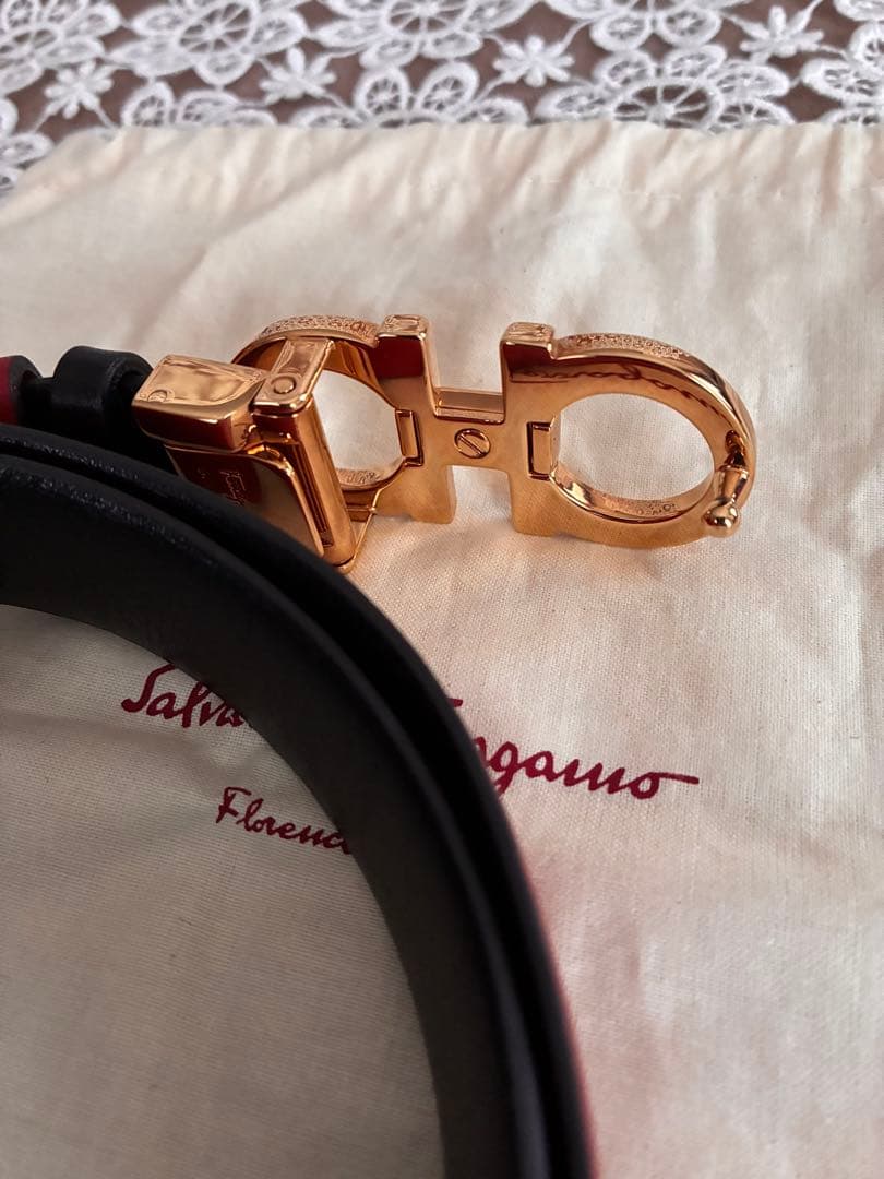 新品美品❗️Salvatore Ferragamo レザー ベルト 赤黒
