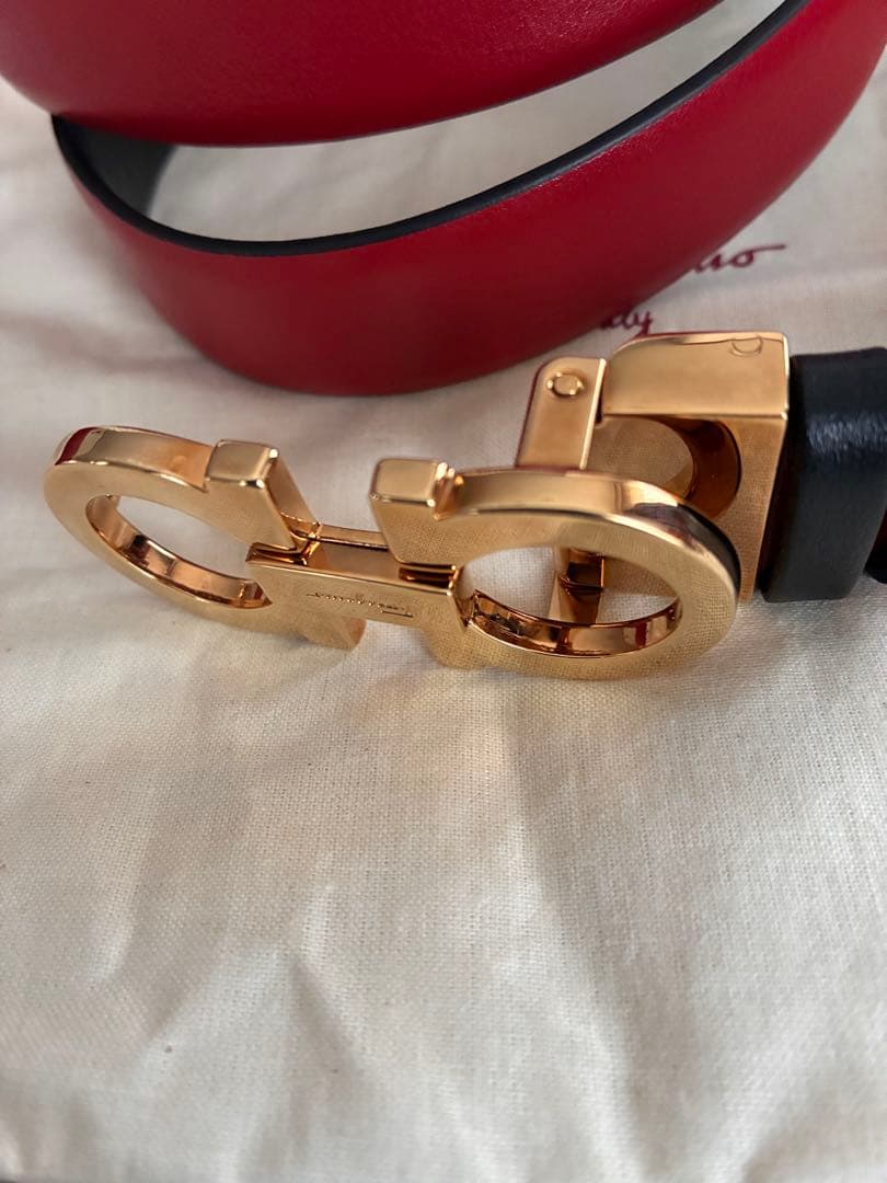 新品美品❗️Salvatore Ferragamo レザー ベルト 赤黒