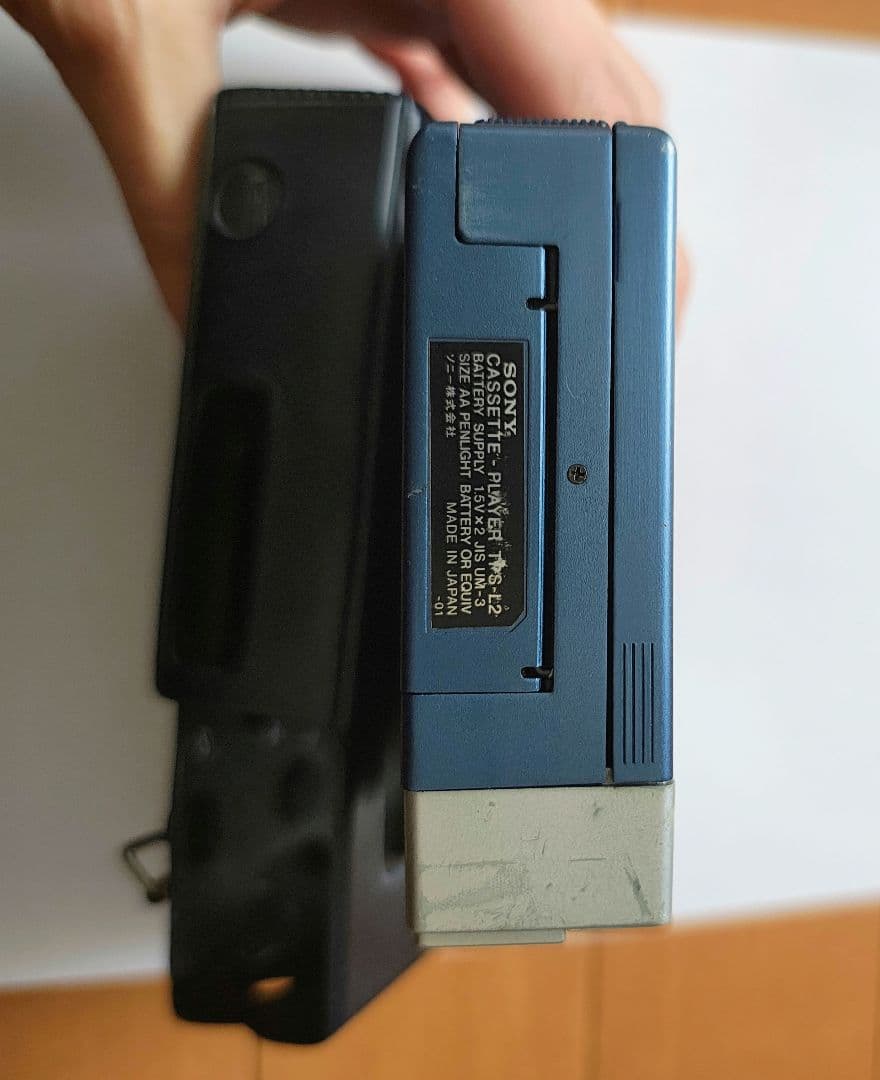 初代ウォークマン TPS-L2 SONY WALKMAN　ケース付き