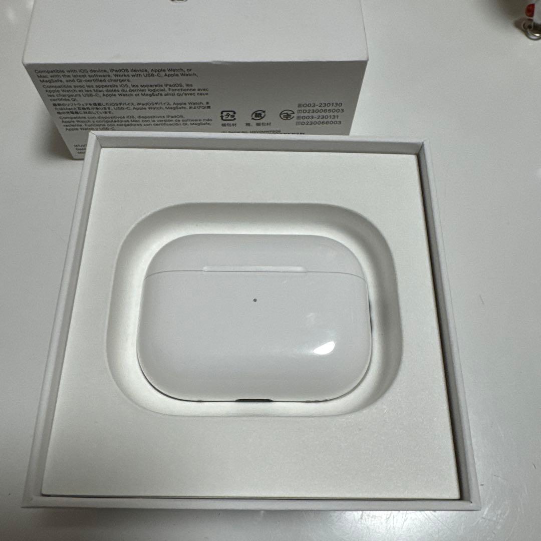 Matsu 　　　AirPods本体 ホワイト 充電ケース付き