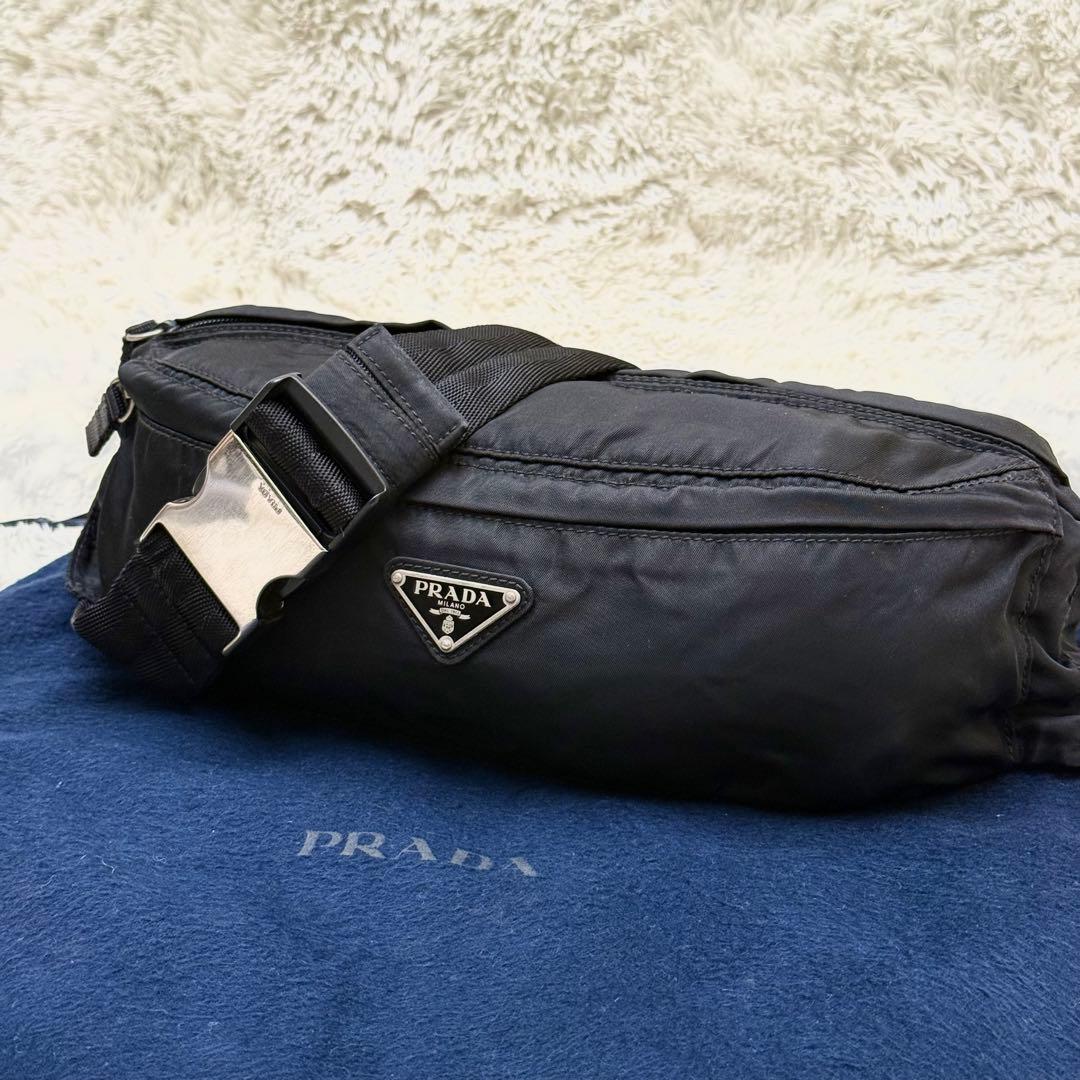 【美品】PRADAプラダ ボディバッグ 黒 白タグ 三角ロゴ ウエストポーチ