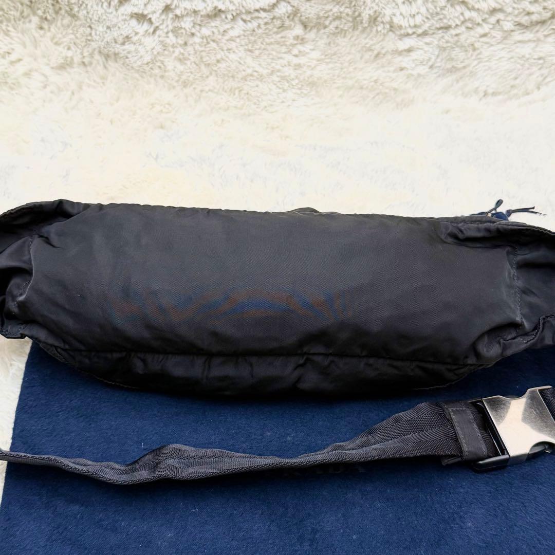 【美品】PRADAプラダ ボディバッグ 黒 白タグ 三角ロゴ ウエストポーチ