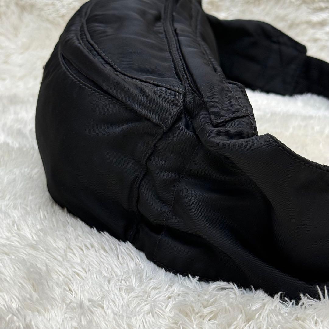 【美品】PRADAプラダ ボディバッグ 黒 白タグ 三角ロゴ ウエストポーチ