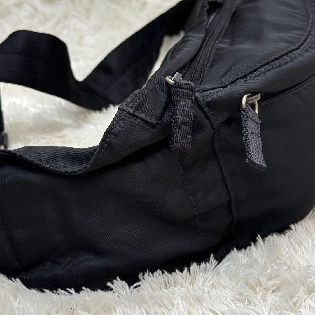 【美品】PRADAプラダ ボディバッグ 黒 白タグ 三角ロゴ ウエストポーチ