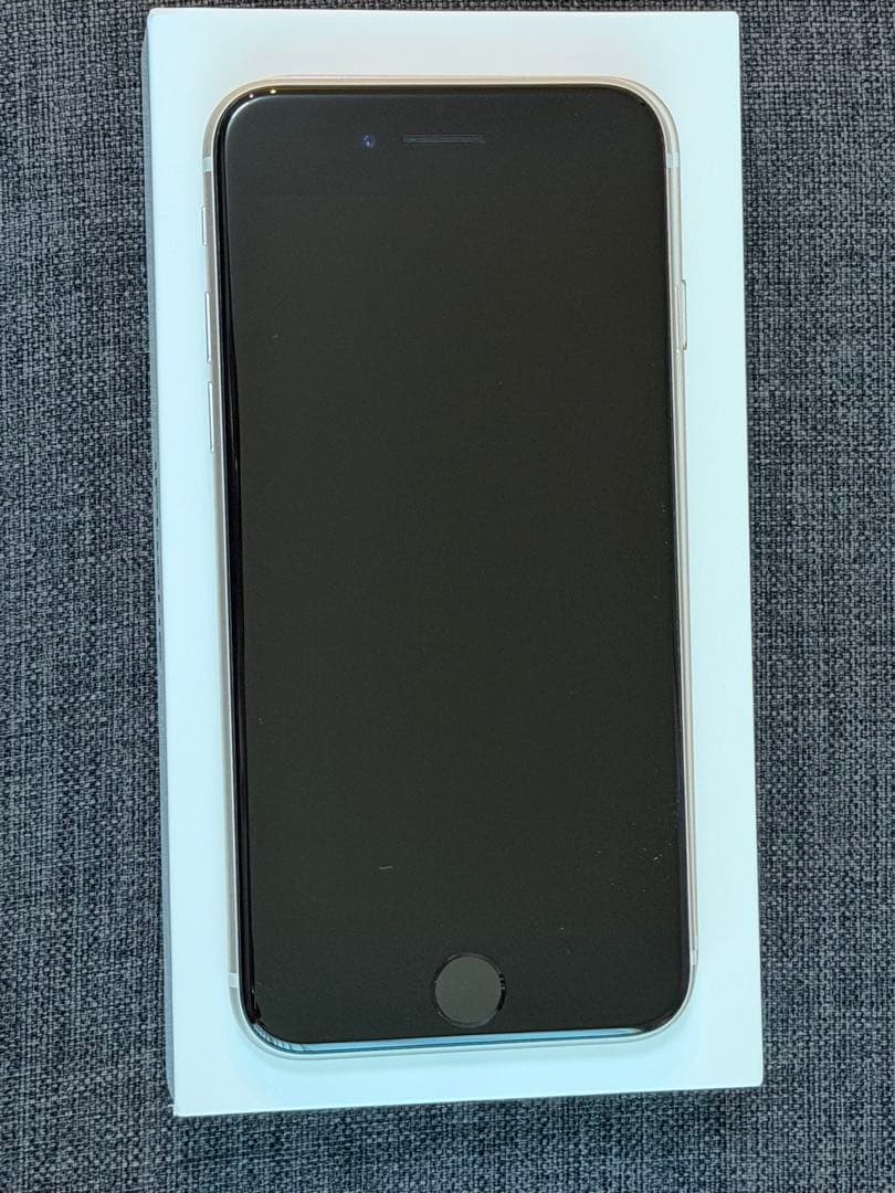 iPhone SE 3 スターライト 白色 64GB （中古）　SIMロックなし