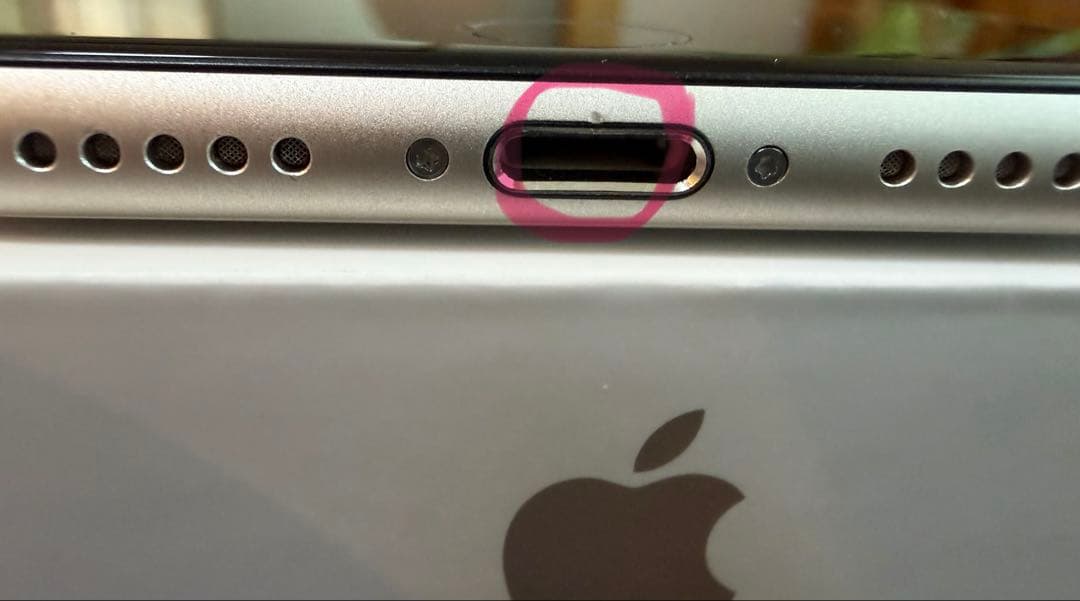 iPhone SE 3 スターライト 白色 64GB （中古）　SIMロックなし