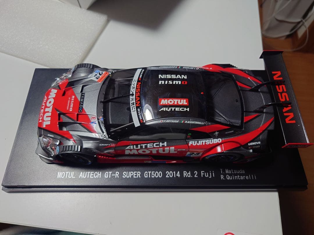 エブロ　EBBRO MOTUL AUTECH nismo GT-R 1/18