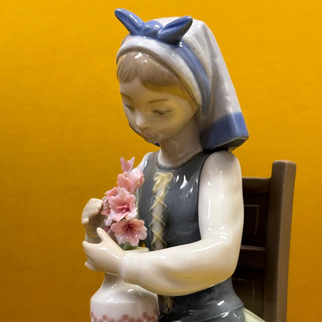【希少・廃盤】リヤドロ LLADRO 椅子に座る少女　カケ・割れなし