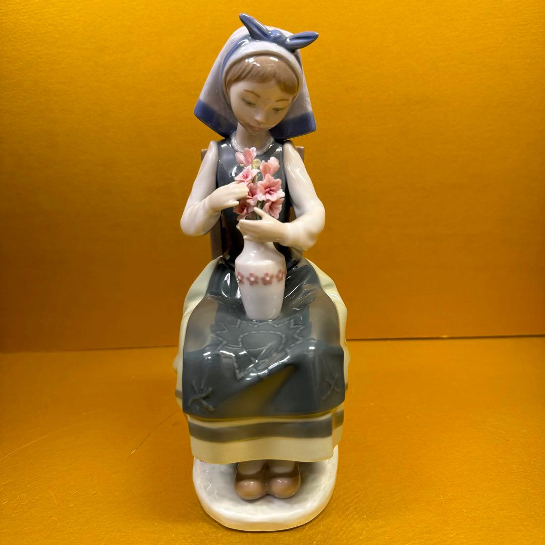 【希少・廃盤】リヤドロ LLADRO 椅子に座る少女　カケ・割れなし