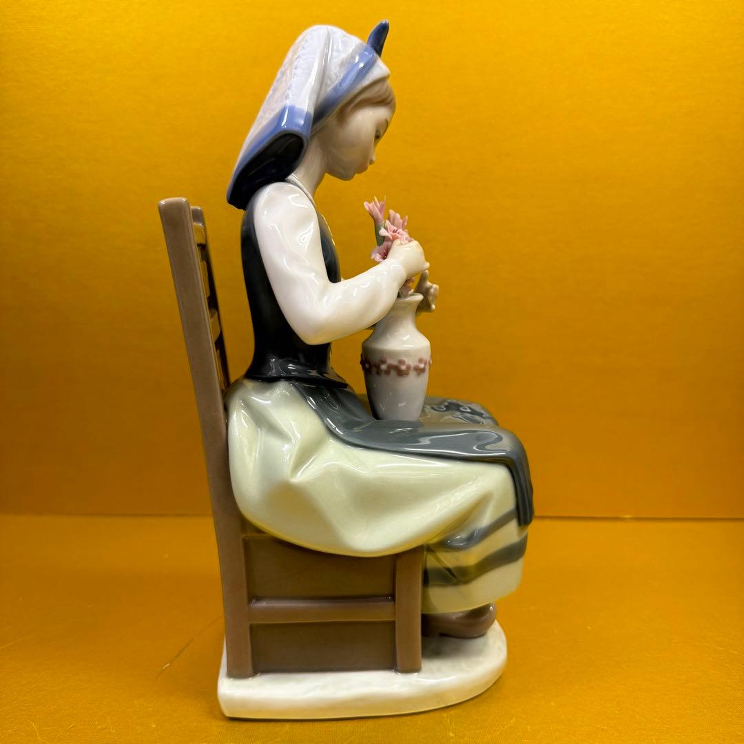 【希少・廃盤】リヤドロ LLADRO 椅子に座る少女　カケ・割れなし