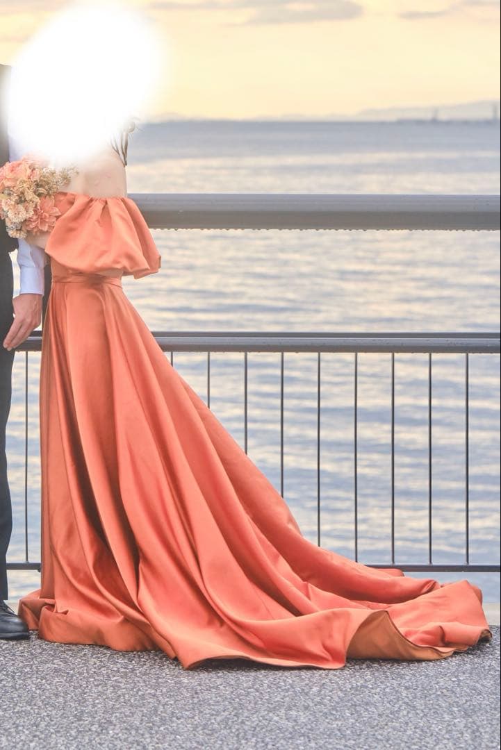 テラコッタドレス　オフショルダー　サテンドレス