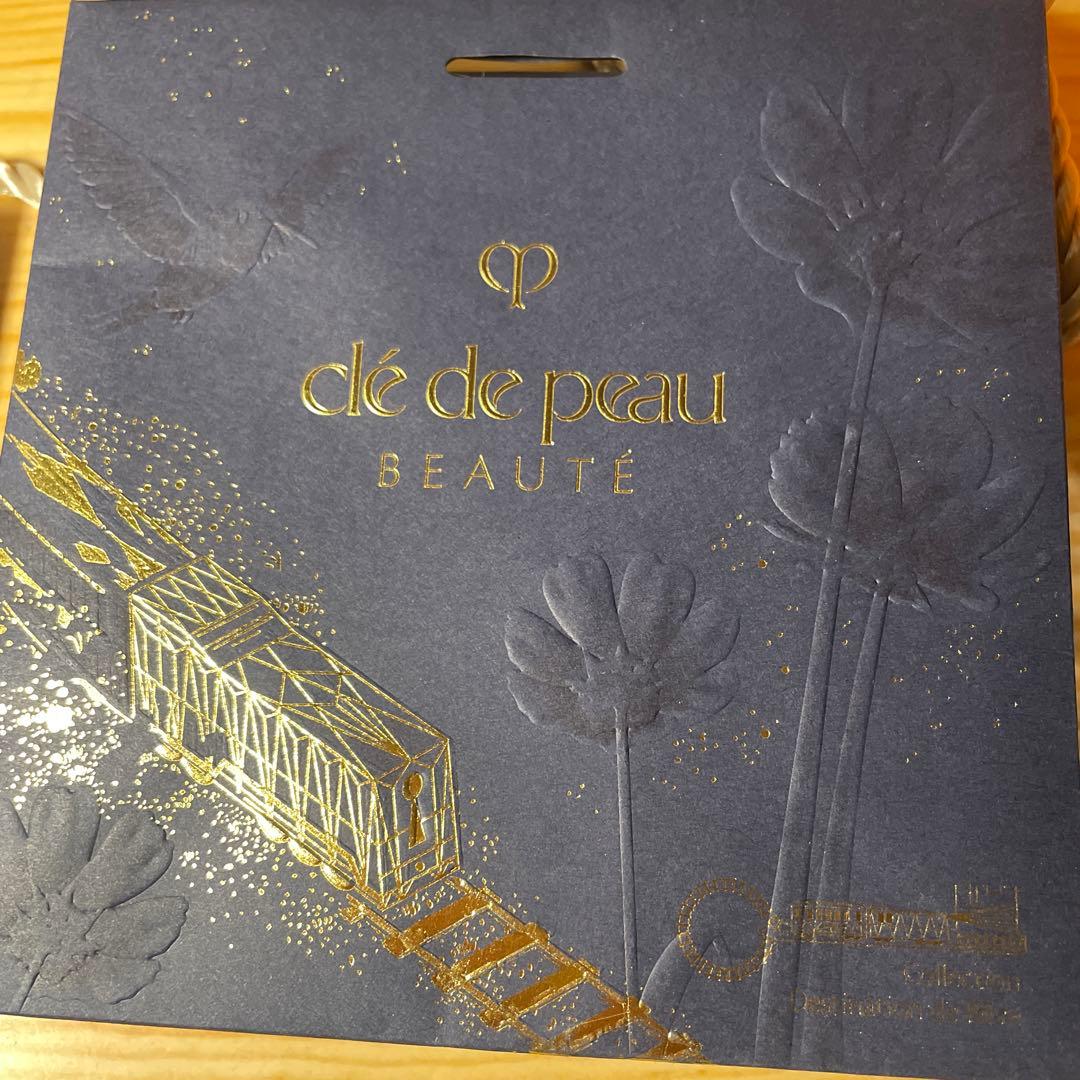 2025 クリスマスコフレclé de peau オンブルクルールクアドリ504