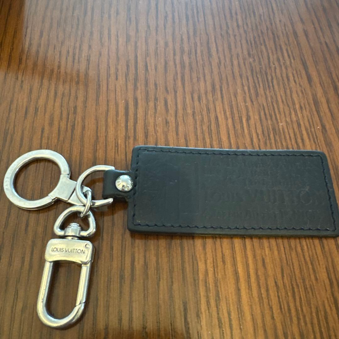 Louis Vuitton ブラックレザーキーホルダー