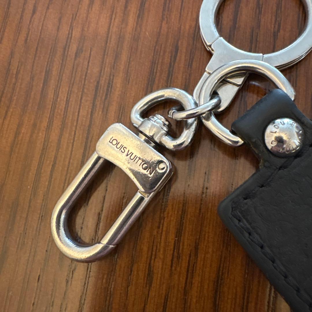 Louis Vuitton ブラックレザーキーホルダー