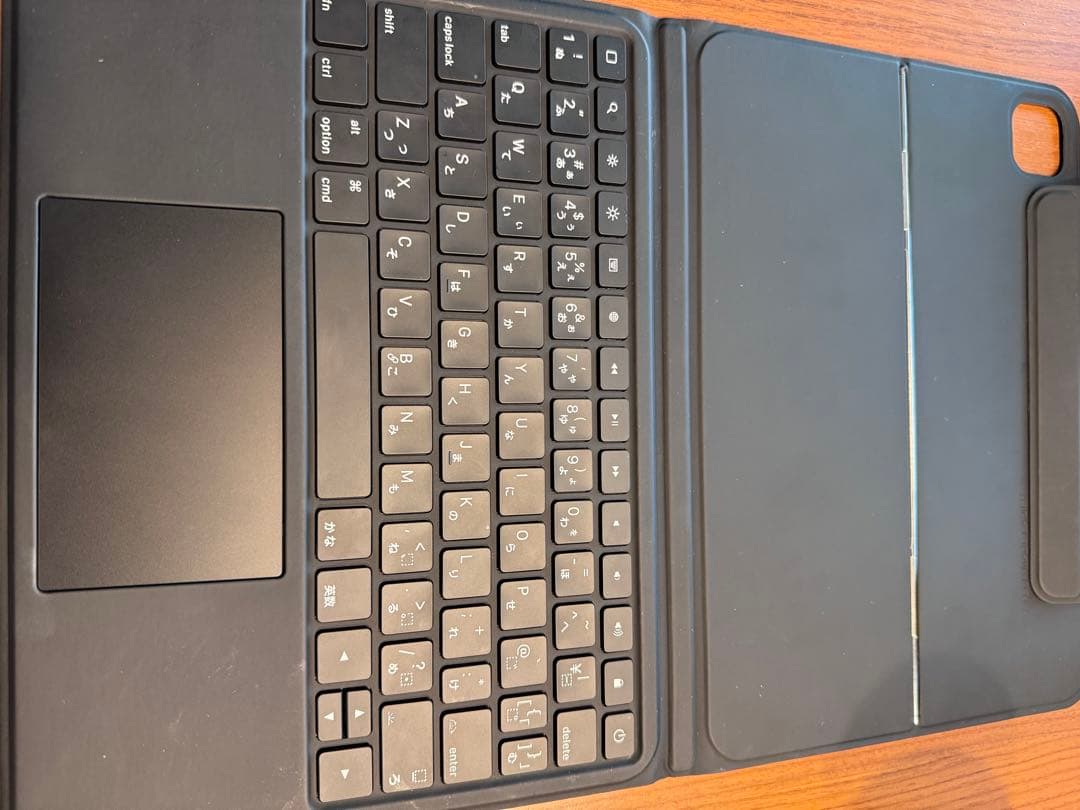 【最終値下げ】2024年発売iPad Air シルバー本体＆キーボードカバー