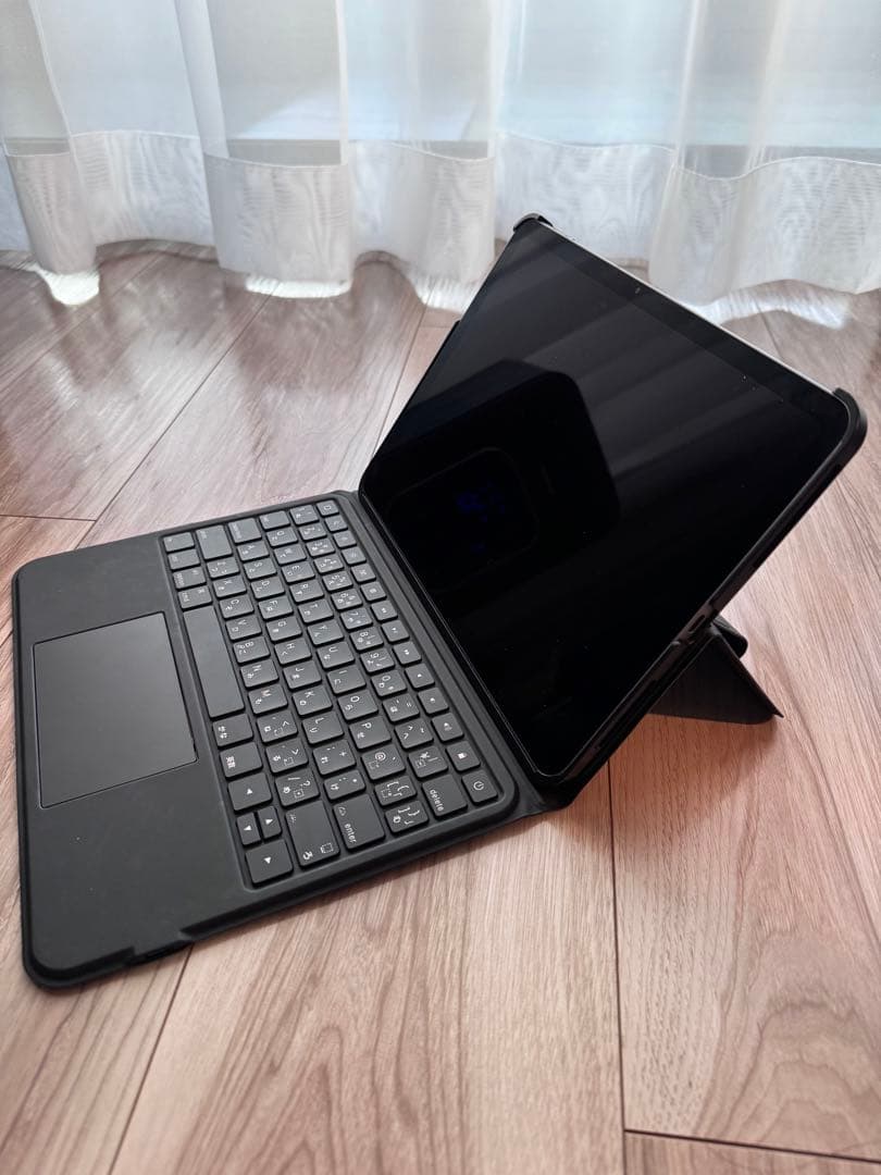 【最終値下げ】2024年発売iPad Air シルバー本体＆キーボードカバー