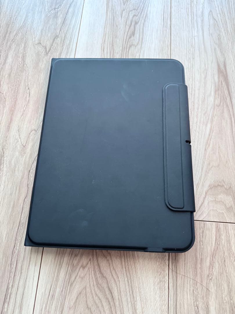 【最終値下げ】2024年発売iPad Air シルバー本体＆キーボードカバー