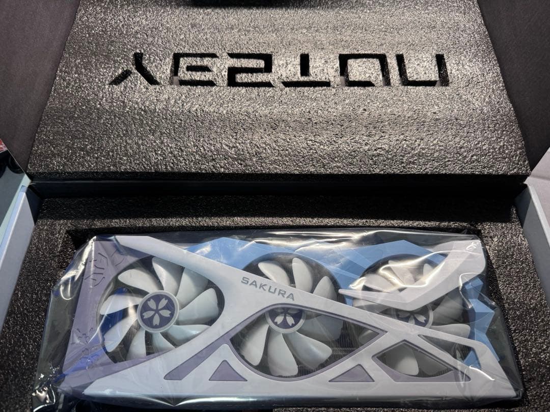 グラフィックボード・グラボ・ビデオカード Yeston Radeon RX6800XT 16GB Sakura Waifu