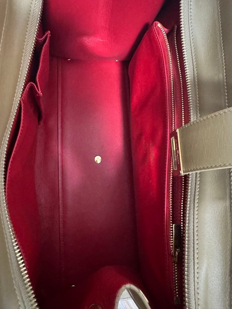 フェラガモ レザートートバッグ ベージュ　ゴールド金具　比較的美品