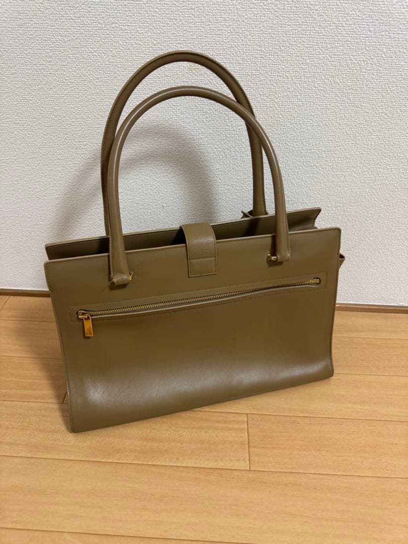 フェラガモ レザートートバッグ ベージュ　ゴールド金具　比較的美品